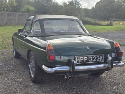 1972 MG B Roadster (British Racing Green)