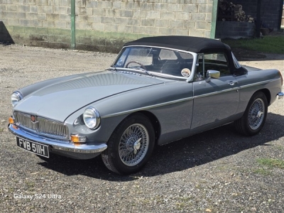 1970 MG B Roadster (Dove Grey)