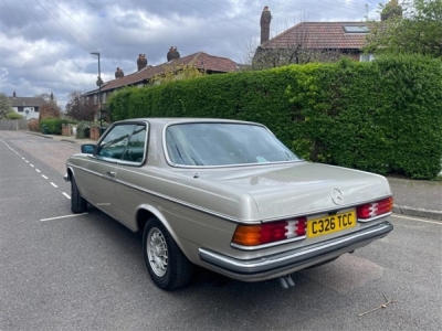 1985 Mercedes - Benz W123 280CE