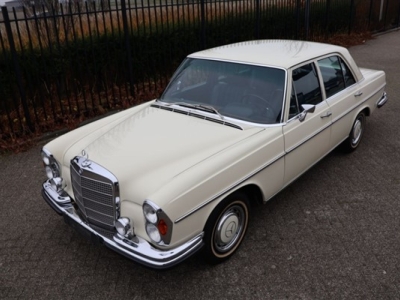 1971 Mercedes - Benz 280 SE saloon