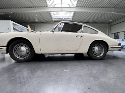 very early 1965 Porsche 911 restoration project!