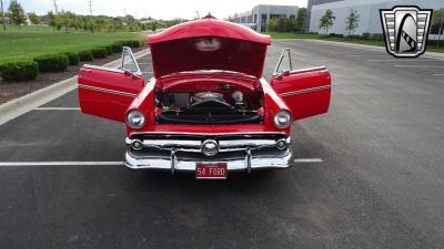 1954 Ford Crestline