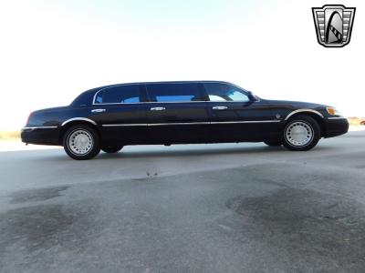 2001 Lincoln Town Car