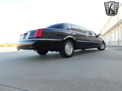 2001 Lincoln Town Car