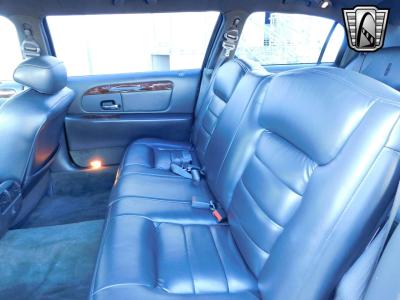 2001 Lincoln Town Car