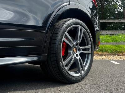 2014 Porsche 2014 06 CAYENNE 4.8 V8 TURBO 500 BHP