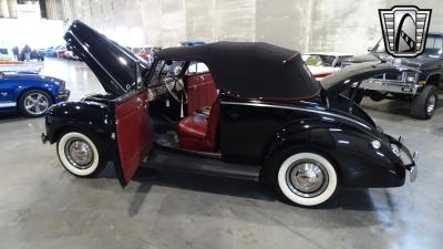 1940 Ford Deluxe