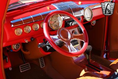 1948 Ford Deluxe