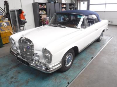 1963 Mercedes - Benz 220SE Cabrio