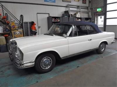 1963 Mercedes - Benz 220SE Cabrio