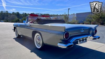 1957 Ford Thunderbird