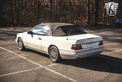 1995 Mercedes - Benz E320