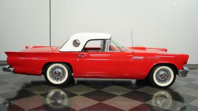 1957 Ford Thunderbird