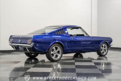 1965 Ford Mustang 2+2 Fastback Restomod