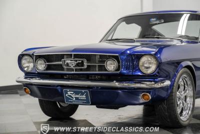 1965 Ford Mustang 2+2 Fastback Restomod