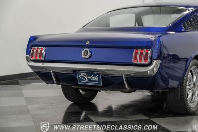 1965 Ford Mustang 2+2 Fastback Restomod