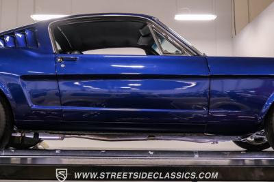 1965 Ford Mustang 2+2 Fastback Restomod