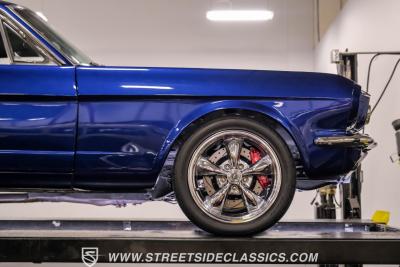 1965 Ford Mustang 2+2 Fastback Restomod