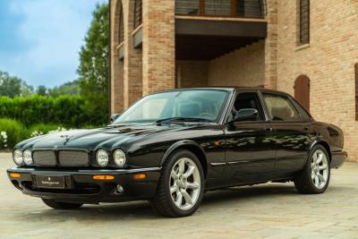 2000 Jaguar XJR