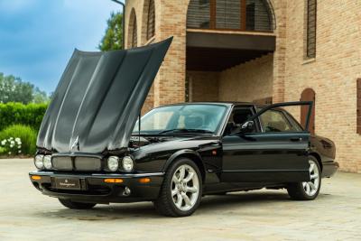 2000 Jaguar XJR