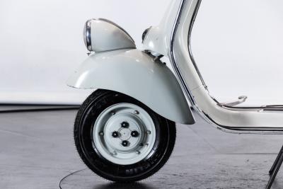 1957 Piaggio VESPA 125 FARO BASSO