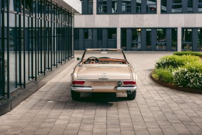 1967 Mercedes - Benz 230 SL