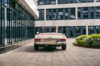 1967 Mercedes - Benz 230 SL