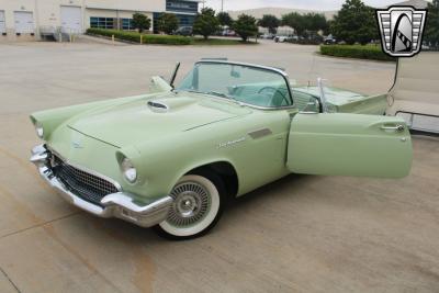 1957 Ford Thunderbird