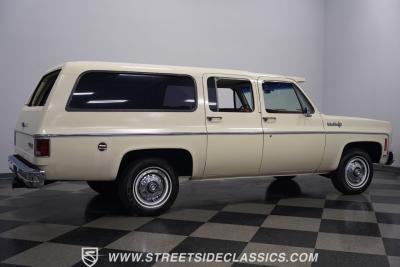 1973 Chevrolet Suburban Custom Deluxe