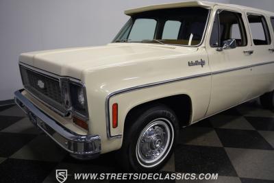 1973 Chevrolet Suburban Custom Deluxe