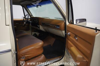 1973 Chevrolet Suburban Custom Deluxe