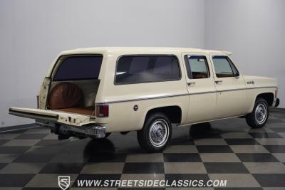 1973 Chevrolet Suburban Custom Deluxe