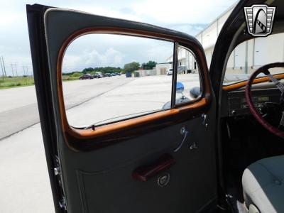 1937 Cadillac Fleetwood