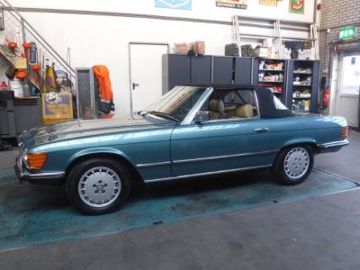 1981 Mercedes - Benz 380SL W107 roadster groen