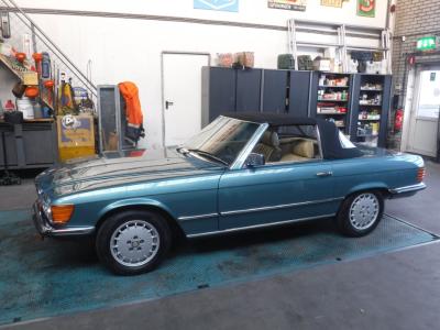 1981 Mercedes - Benz 380SL W107 roadster groen