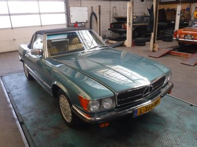 1981 Mercedes - Benz 380SL W107 roadster groen