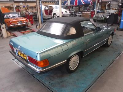 1981 Mercedes - Benz 380SL W107 roadster groen