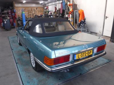 1981 Mercedes - Benz 380SL W107 roadster groen