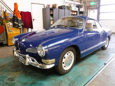 1970 Volkswagen Karmann Ghia blue