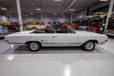 1965 Oldsmobile Cutlass 442 Convertible