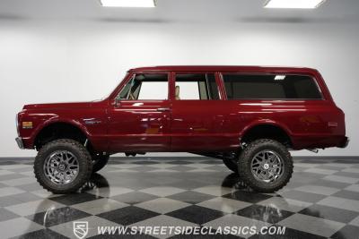 1972 Chevrolet Suburban 4X4 Restomod