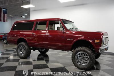 1972 Chevrolet Suburban 4X4 Restomod