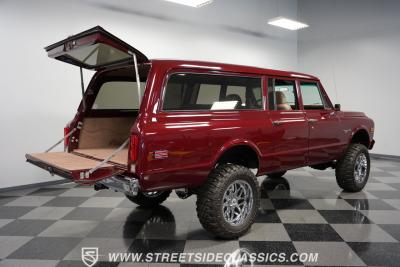 1972 Chevrolet Suburban 4X4 Restomod