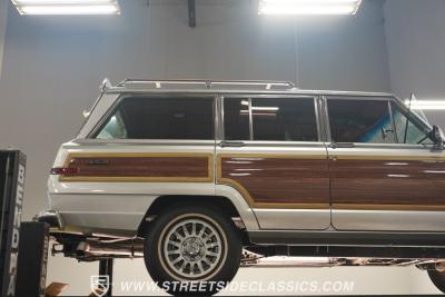 1991 Jeep Grand Wagoneer HEMI Restomod