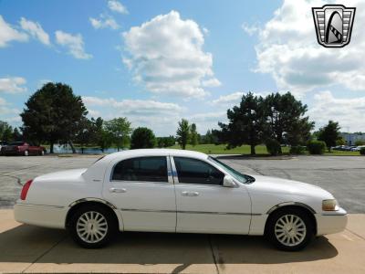 2003 Lincoln Town Car