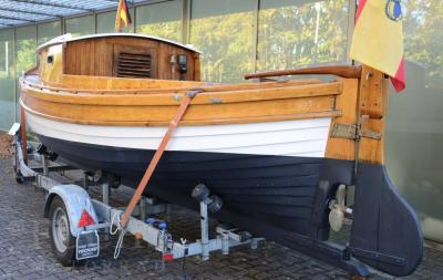 1926 Kajuetboot ELISE with Boat carrier