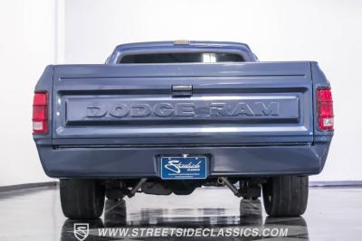 1989 Dodge D150 Hemi Restomod