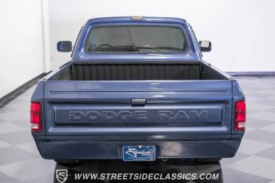 1989 Dodge D150 Hemi Restomod