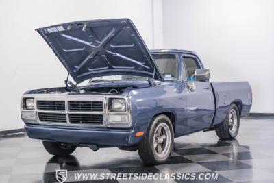 1989 Dodge D150 Hemi Restomod