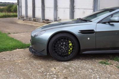 2017 Aston Martin VANTAGE AMR